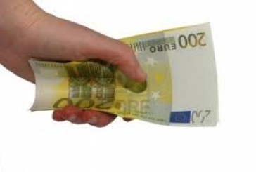 Από 1/1/2014 επίδομα 200 ευρώ στους μακροχρόνια άνεργους για έναν χρόνο