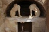 Το μυστικό του ταφικού μνημείου στον Τύμβο Καστά της Αμφίπολης αποκαλύπτεται σιγά σιγά – Νέες φωτογραφίες των ανασκαφών