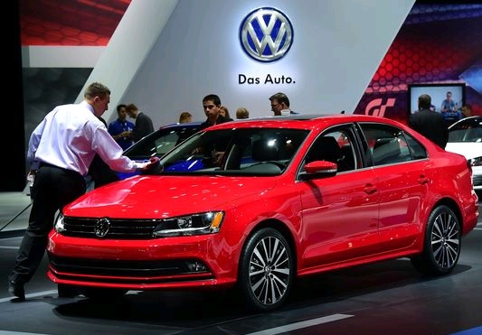 Η Volkswagen προσπαθεί να ‘καλοπιάσει’ τους πελάτες της στις ΗΠΑ