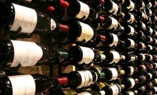 ICAP: Σε πτωτική τροχιά η εγχώρια αγορά οίνου